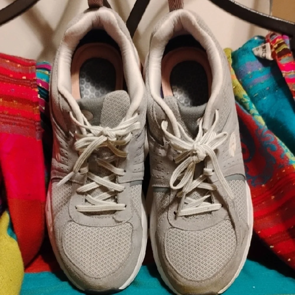 EUC Doctor Scholl's Gray Cushioned Sneakers with Mesh Upper Size 10 - Picture 1 of 6